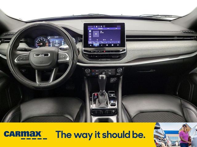 Photo of 2023 White Jeep Compass