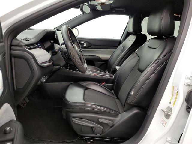 Photo of 2023 White Jeep Compass
