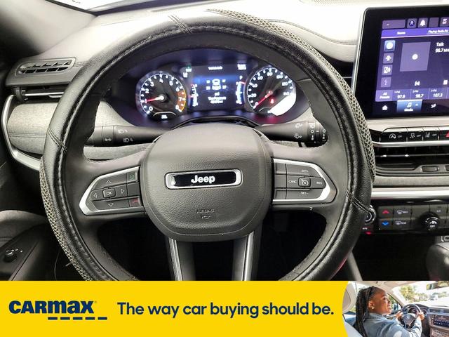 Photo of 2023 White Jeep Compass