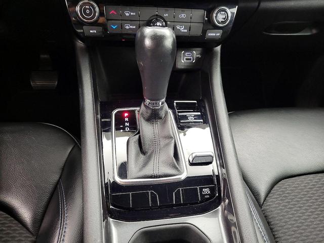 Photo of 2023 White Jeep Compass