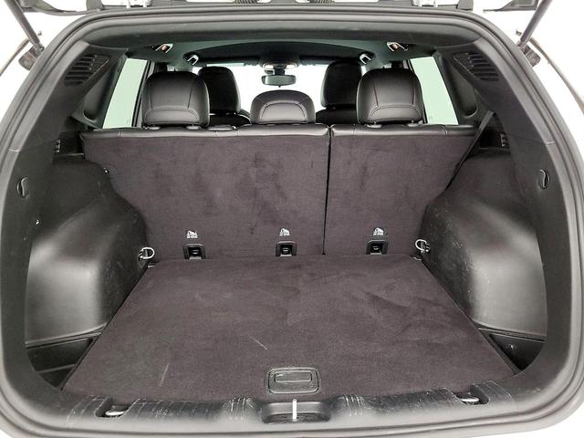 Photo of 2023 White Jeep Compass