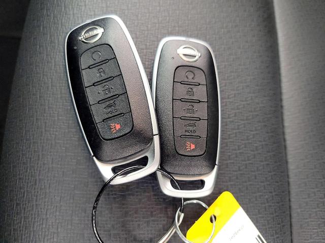 Photo of 2023 Gray Nissan Rogue