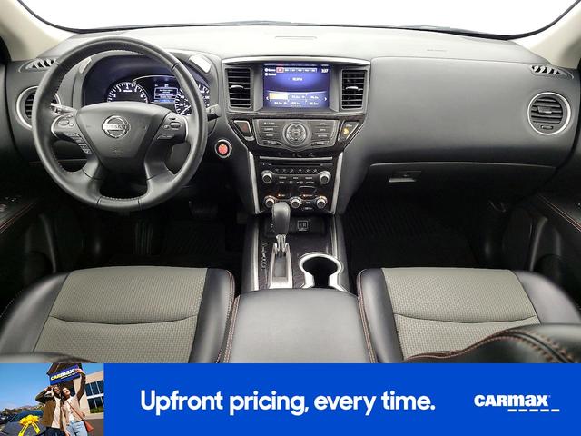 Photo of 2020 White Nissan Pathfinder