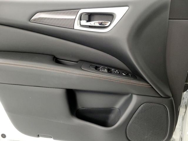 Photo of 2020 White Nissan Pathfinder
