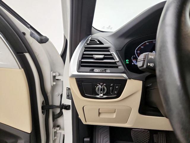 Photo of 2022 White BMW X3