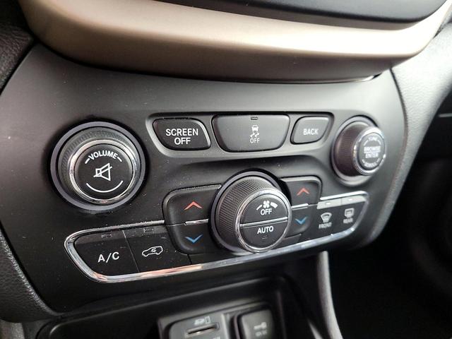 Photo of 2017 Black Jeep Cherokee