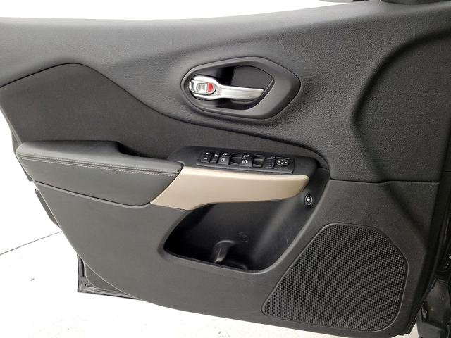 Photo of 2017 Black Jeep Cherokee