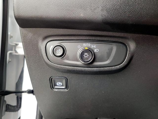 Photo of 2022 White GMC Terrain