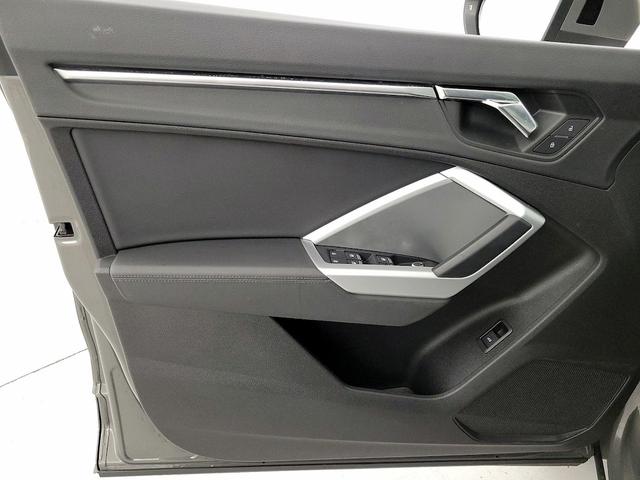 Photo of 2020 Gray Audi Q3