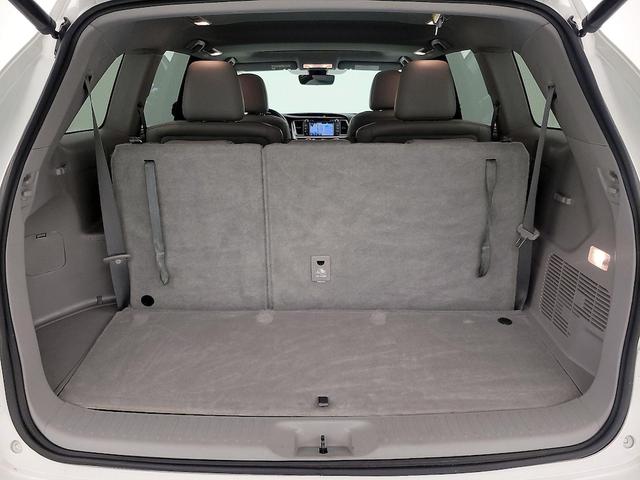 Photo of 2017 White Toyota Highlander