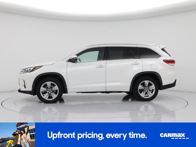 Photo of 2017 White Toyota Highlander