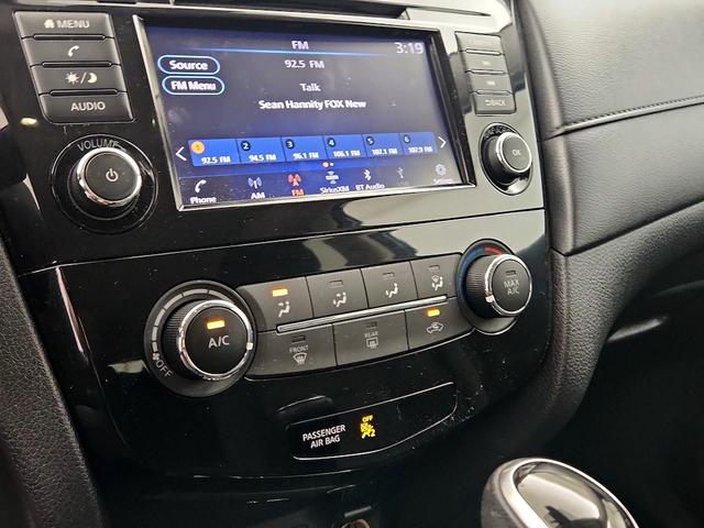 Photo of 2020 Black Nissan Rogue