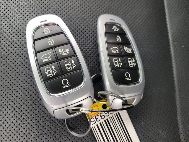 Photo of 2023 White Hyundai TUCSON