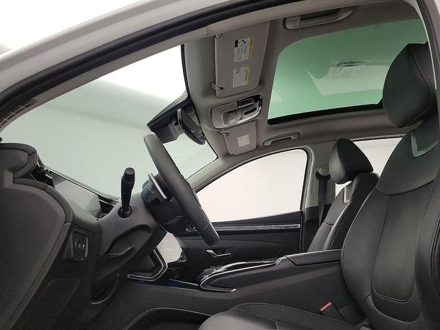 Photo of 2023 White Hyundai TUCSON