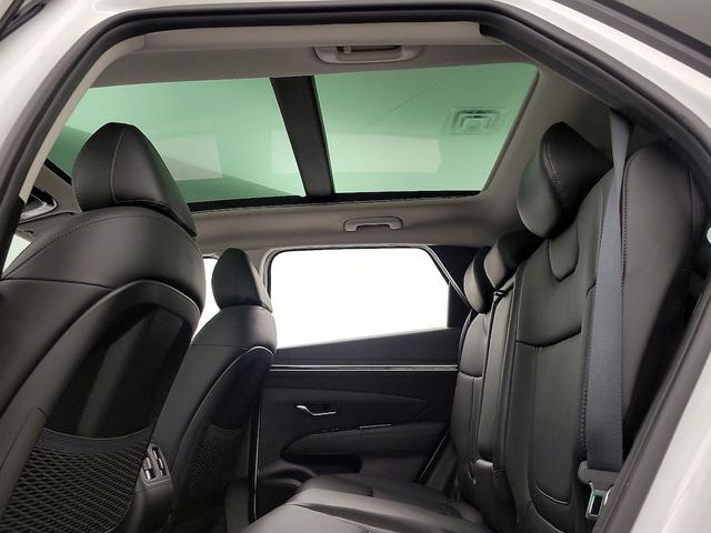 Photo of 2023 White Hyundai TUCSON