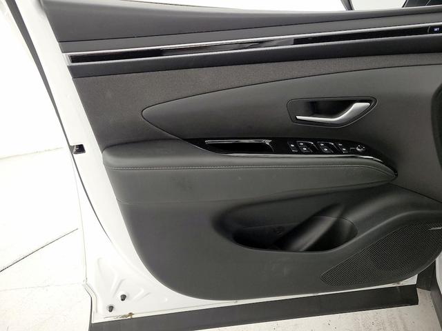 Photo of 2023 White Hyundai TUCSON