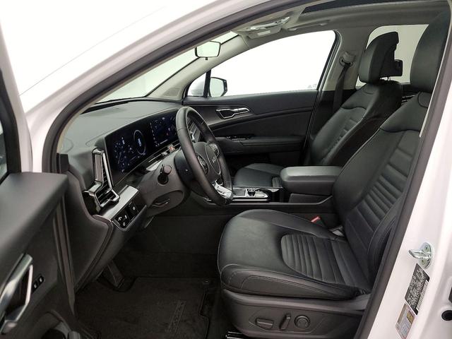 Photo of 2023 White Kia Sportage