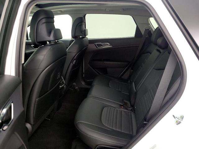 Photo of 2023 White Kia Sportage