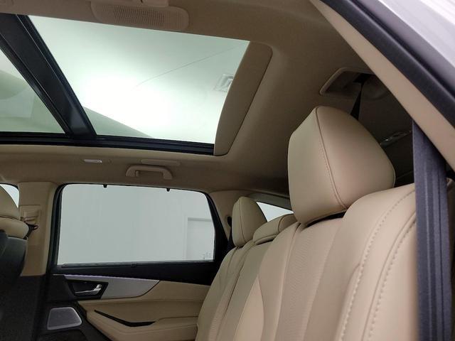 Photo of 2025 White Acura MDX