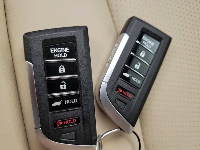 Photo of 2025 White Acura MDX