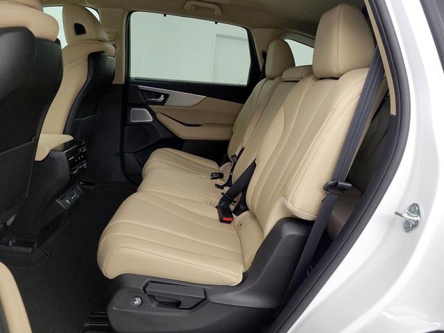 Photo of 2025 White Acura MDX