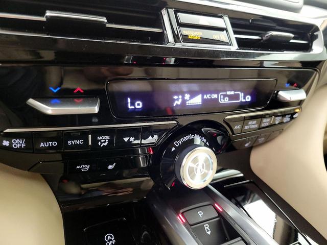 Photo of 2025 White Acura MDX