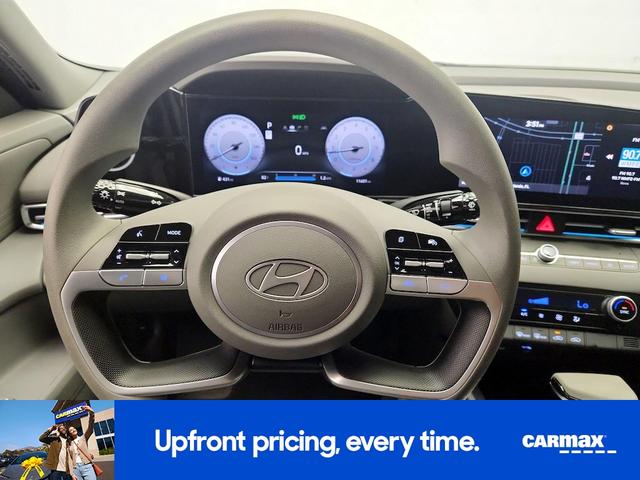Photo of 2024 Gray Hyundai ELANTRA