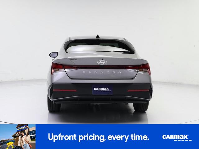Photo of 2024 Gray Hyundai ELANTRA