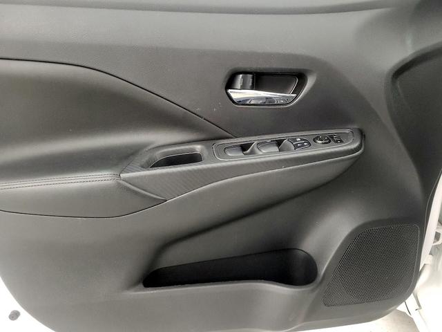 Photo of 2020 White Nissan Versa