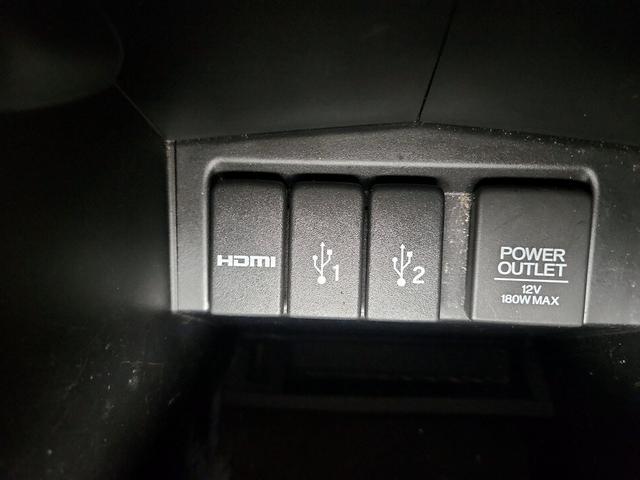 Photo of 2015 White Honda CR-V