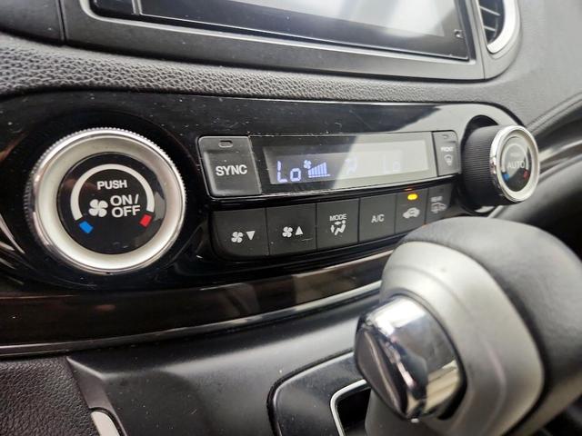 Photo of 2015 White Honda CR-V