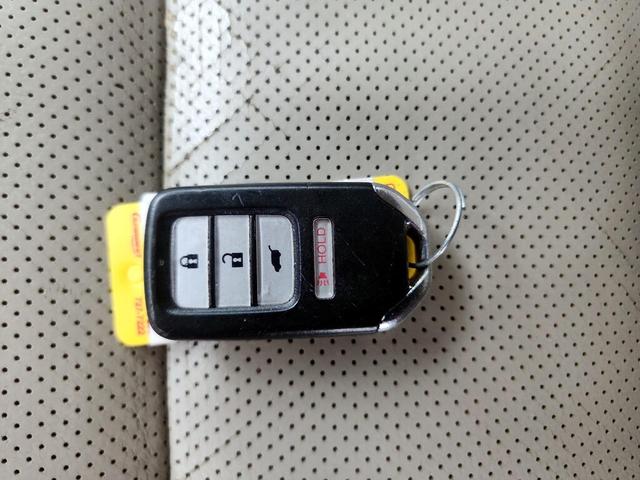 Photo of 2015 White Honda CR-V