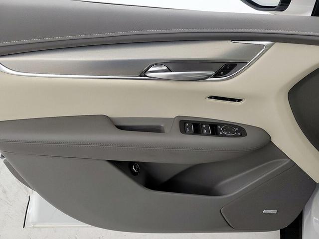 Photo of 2021 White Cadillac XT5