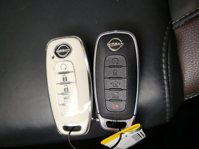 Photo of 2023 White Nissan Pathfinder