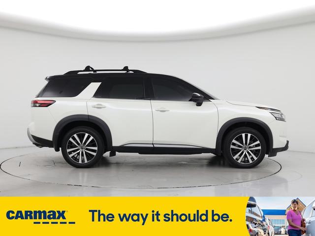 Photo of 2023 White Nissan Pathfinder