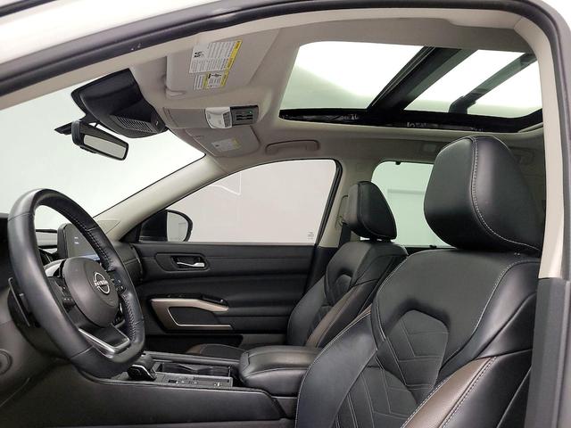 Photo of 2023 White Nissan Pathfinder
