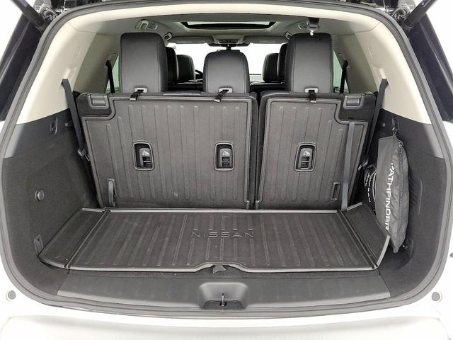 Photo of 2023 White Nissan Pathfinder