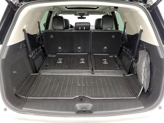 Photo of 2023 White Nissan Pathfinder