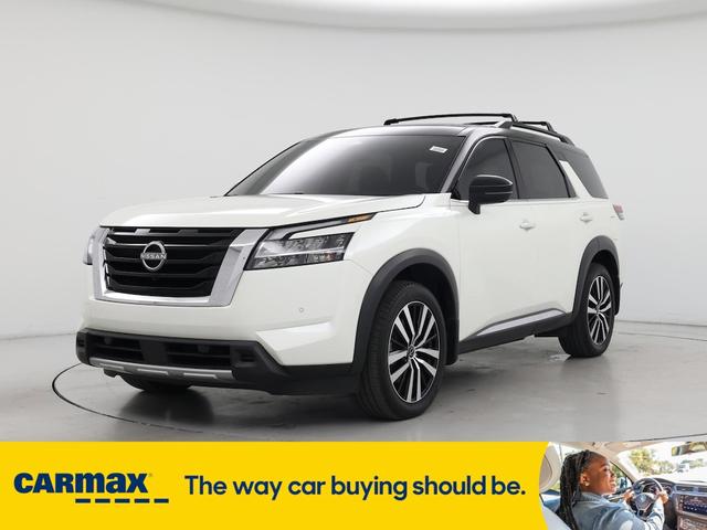 Photo of 2023 White Nissan Pathfinder