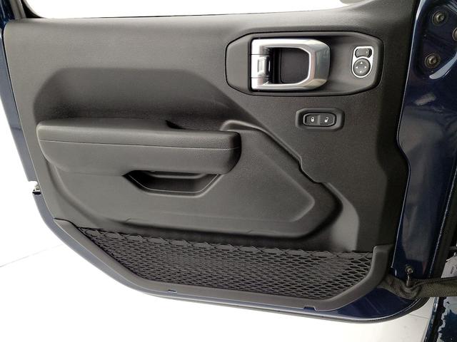 Photo of 2025 Blue Jeep Gladiator