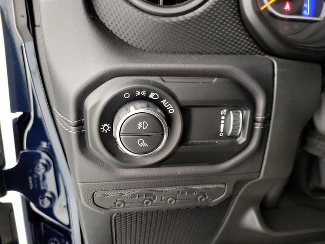 Photo of 2025 Blue Jeep Gladiator