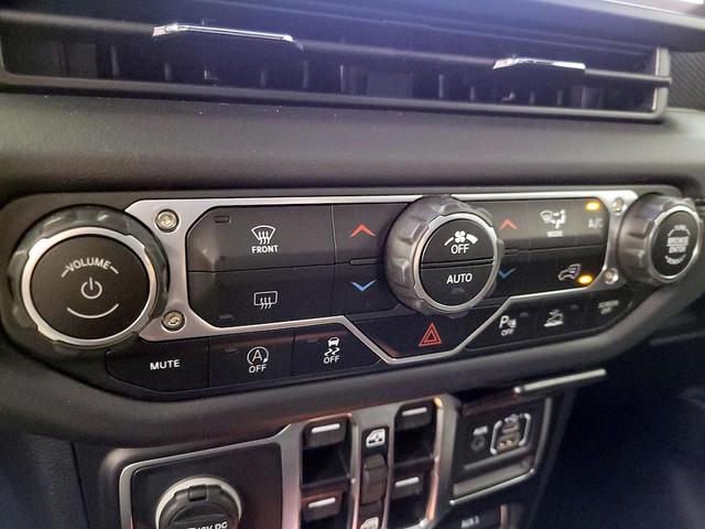 Photo of 2025 Blue Jeep Gladiator