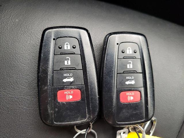 Photo of 2021 Black Toyota Avalon