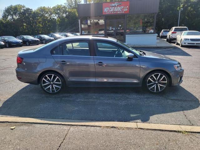 Photo of 2012 Platinum Gray Metallic Volkswagen Jetta