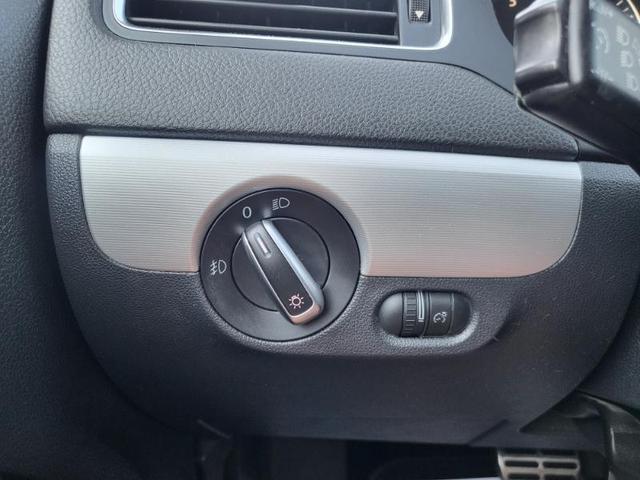Photo of 2012 Platinum Gray Metallic Volkswagen Jetta