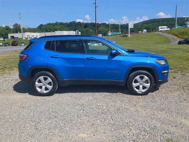 Photo of 2019 Laser Blue Pearlcoat Jeep Compass