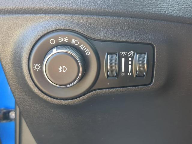 Photo of 2019 Laser Blue Pearlcoat Jeep Compass