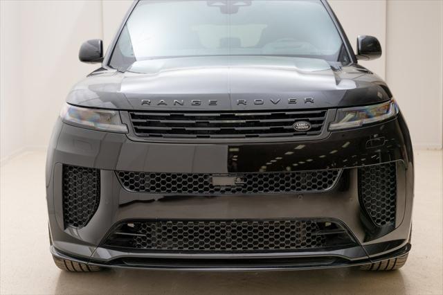Photo of 2024 Obsidian Black SV Bespoke Ultra Metallic Gloss Land Rover Range Rover Sport
