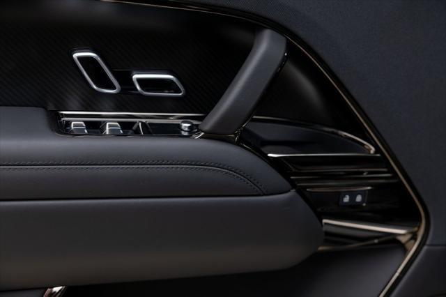 Photo of 2024 Obsidian Black SV Bespoke Ultra Metallic Gloss Land Rover Range Rover Sport