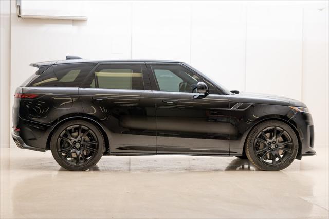 Photo of 2024 Obsidian Black SV Bespoke Ultra Metallic Gloss Land Rover Range Rover Sport